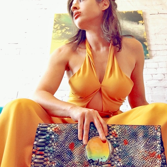 Meet your Posher, Ariana - Picture 2 of 12